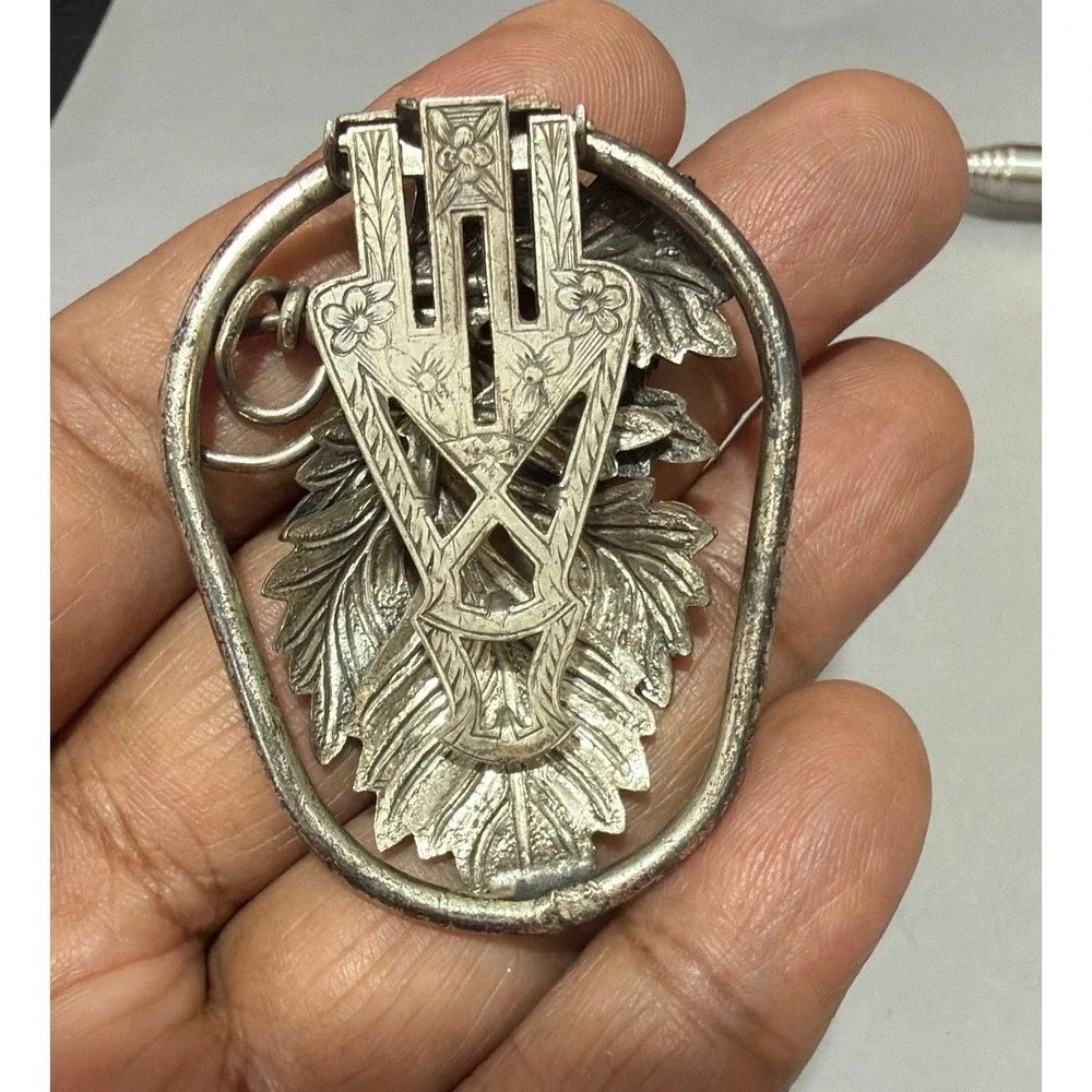 Vintage Leaf Fur‎ Clip Womens Silver Tone Art Deco Botanical Brooch